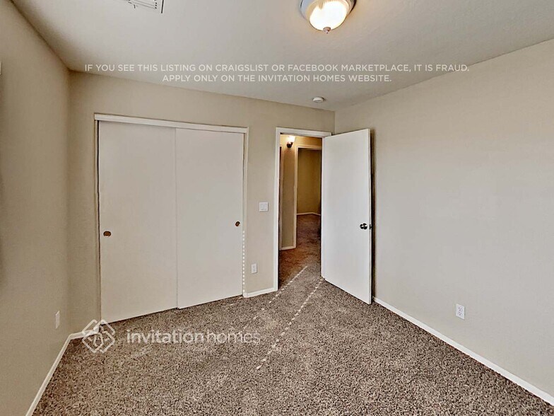 Building Photo - 423 S Sabrina