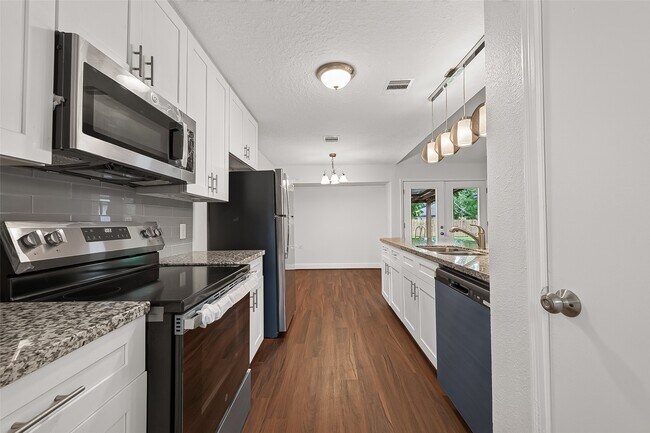 Building Photo - 509 Southern Oaks Dr