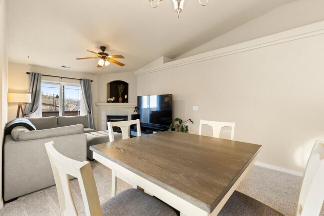 Building Photo - Westside Condo with Mountain Views, Upgrad...