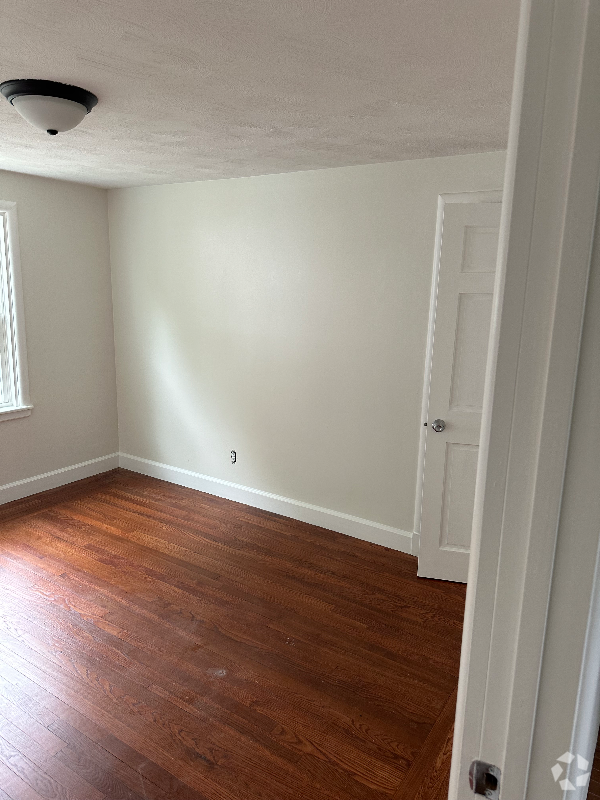 Building Photo - 139 Dante St