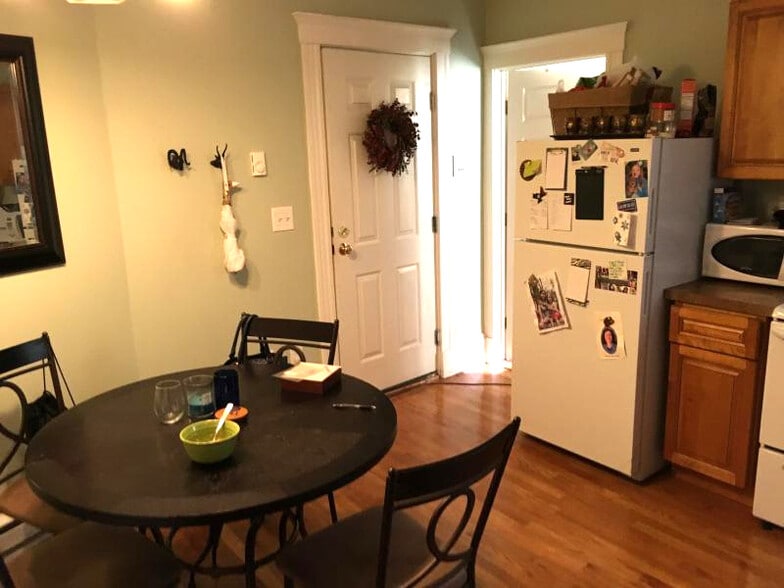 Building Photo - 61 Park Dr