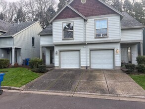 Building Photo - Inviting 3-Bedroom Townhome in Hayesville – Spacious & Well-Equipped