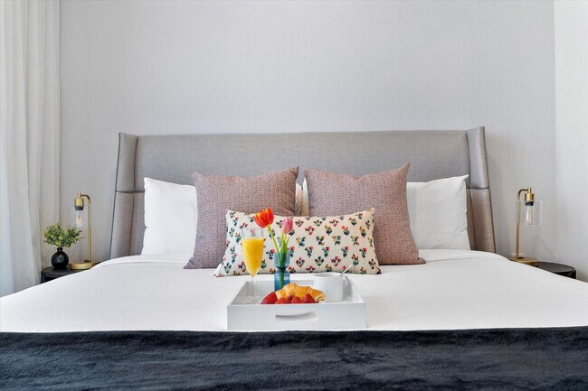 Building Photo - 398 NE 5th St