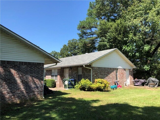 Building Photo - 504 3rd Ave