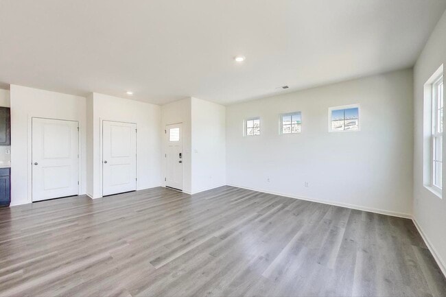 Building Photo - 6443 Juniper Dr