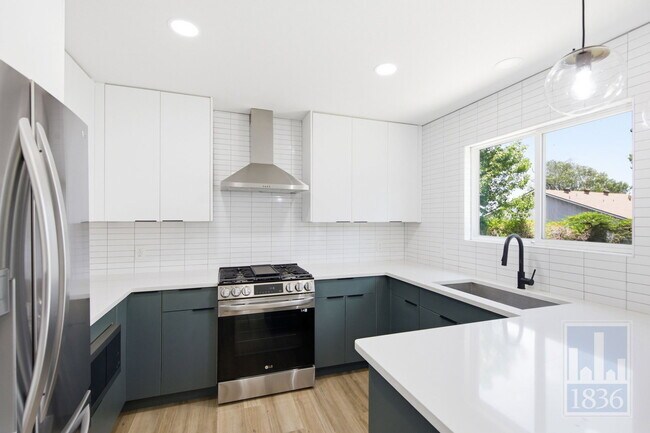 Building Photo - 3610 Alexandria Dr