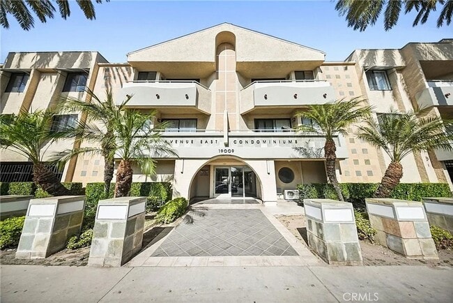 Building Photo - Beautiful Luxury 2 Bedroom Condo w/ Laundry Hookups, Private Patio, Secured Parking, Hardwood Flo...