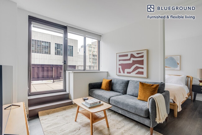 Building Photo - 520 W 43rd St