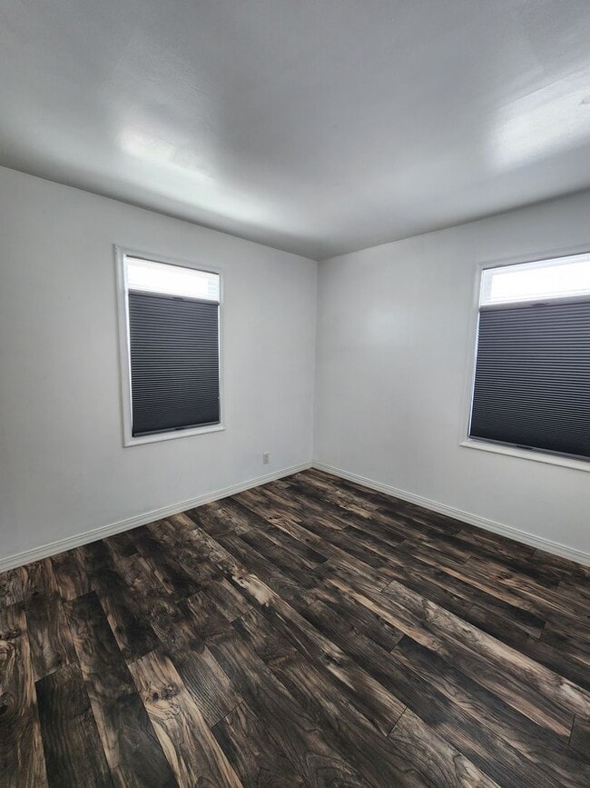 Building Photo - Darling remodeled 2 bdrm house w/ fenced y...
