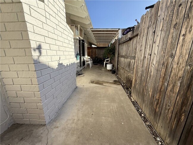 Building Photo - 7672 Amazon Dr