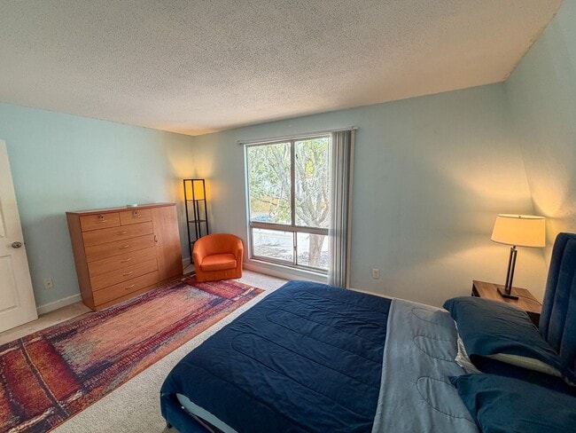 Building Photo - Summit House J-22