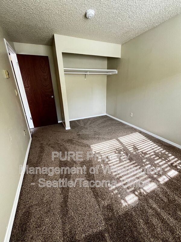 Building Photo - 1812 I St NE