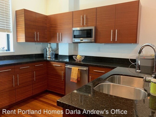 Building Photo - 1636 NW Riverscape St