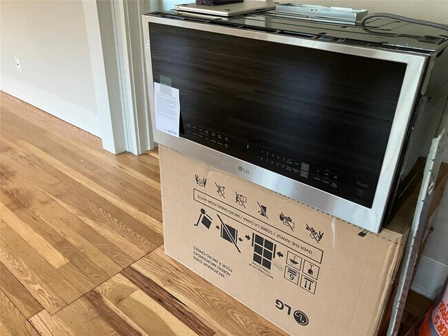 Building Photo - 1921 W 39th St