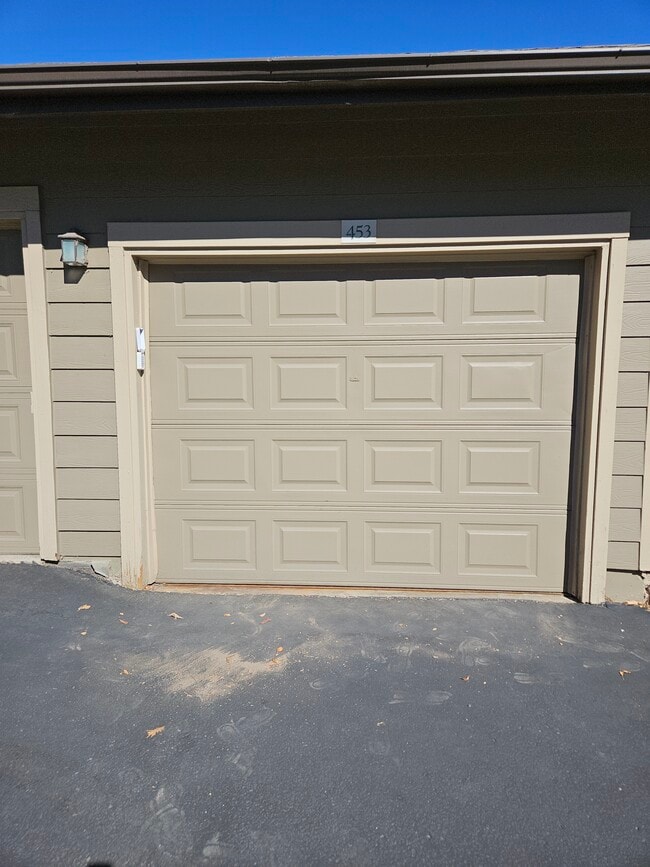 Garage - 7442 S Quail Cir