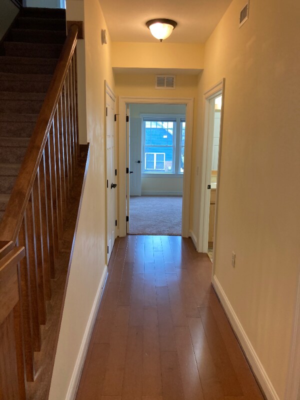 Building Photo - 2539 Greenport Dr