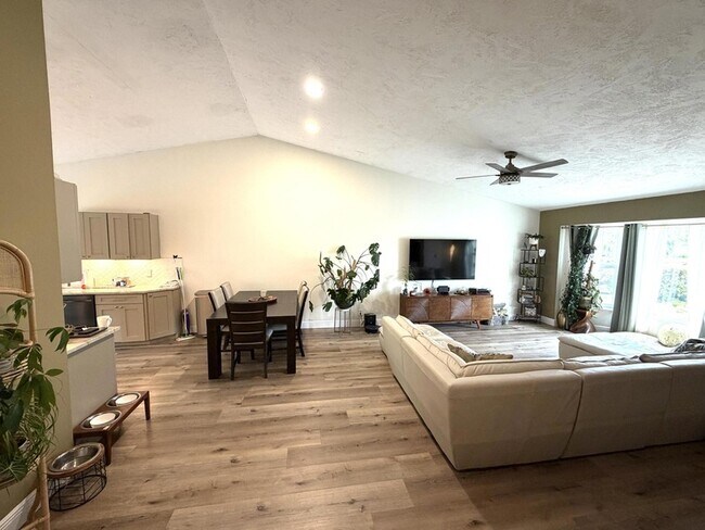 Building Photo - 4492 Brook Dr