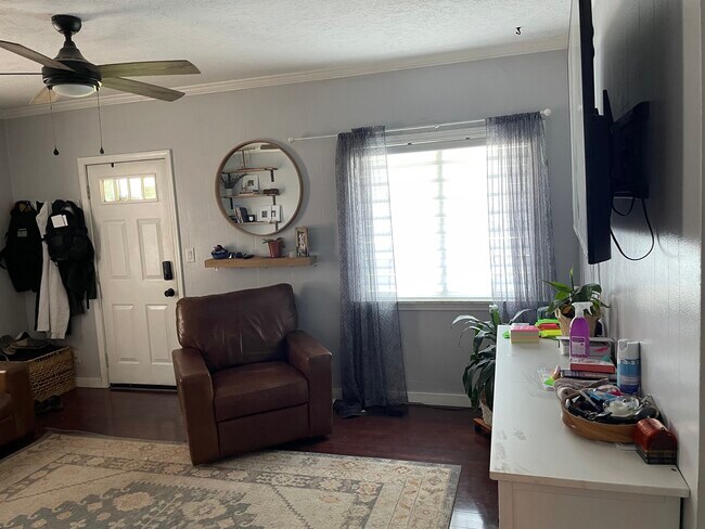 Building Photo - 3124 W Fairview Ave