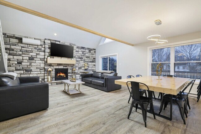 Building Photo - 126 Petrarch Trail