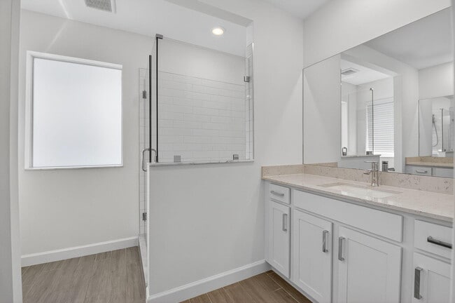 Building Photo - 4320 Buttonwood Dr