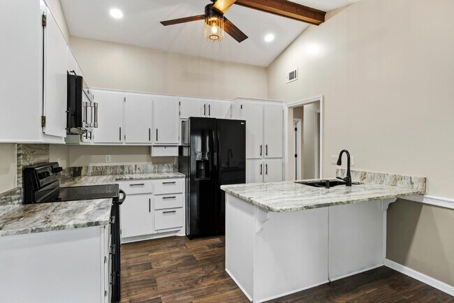 Building Photo - 8219 N Ridgebrook Dr
