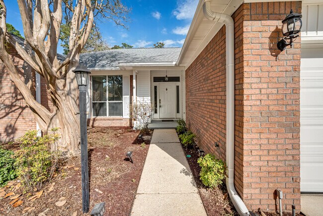 Building Photo - 114 Dana Pointe