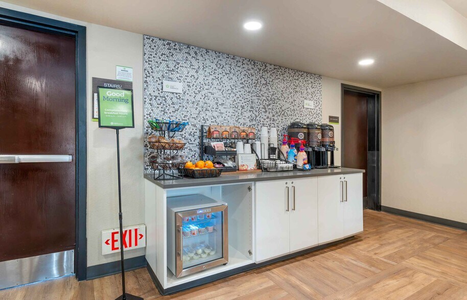 Building Photo - Furnished Studio-Union City - Dyer St.