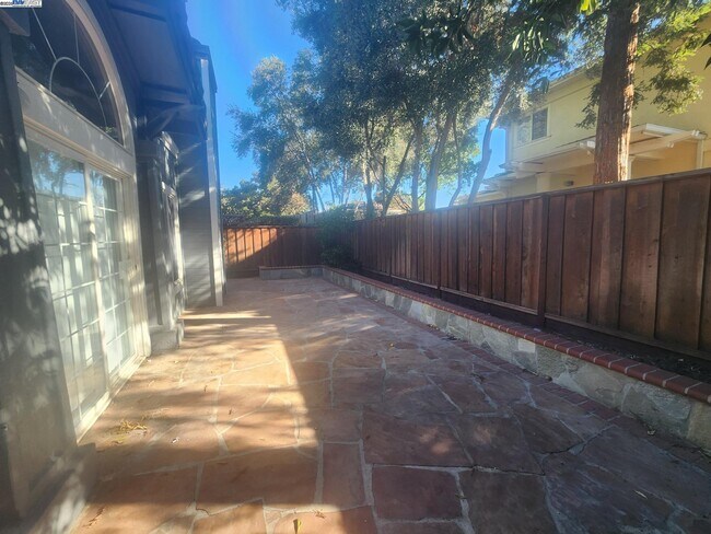 Building Photo - 1536 Corte Reina Common