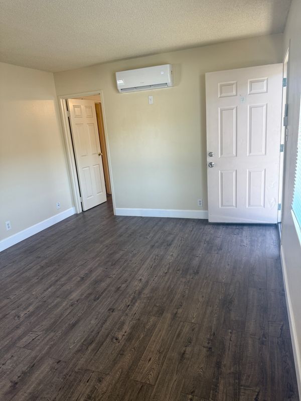 Building Photo - 1099 Roewill Dr