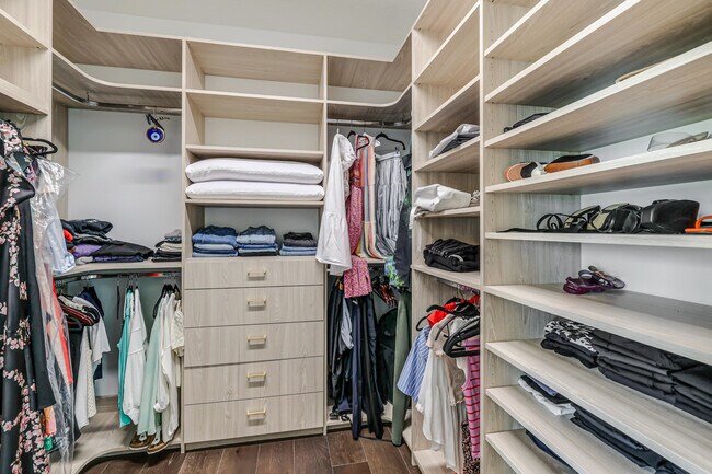 Building Photo - 8283 Royal County Down Rd