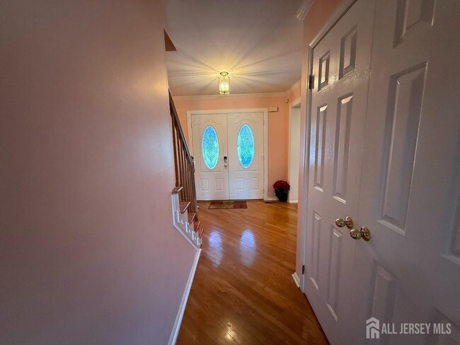 Building Photo - 21 Crestview Dr