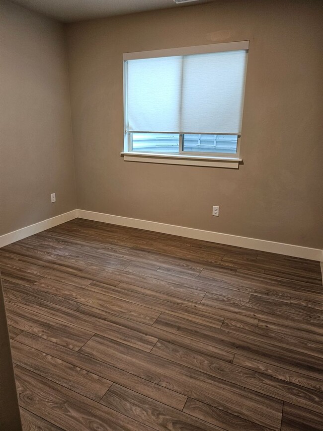 Building Photo - Cute-Modern 2 Bedroom Apt for Rent in Orem...