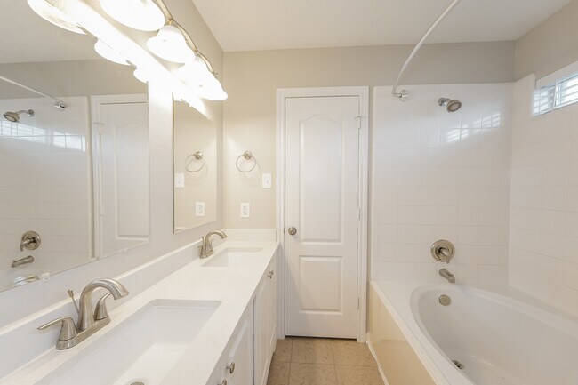 Building Photo - 5103 Santrey Dr