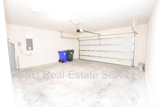 Building Photo - 5552 Siltstone St