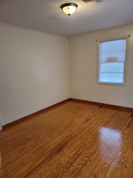 Building Photo - 146 Mills Rd