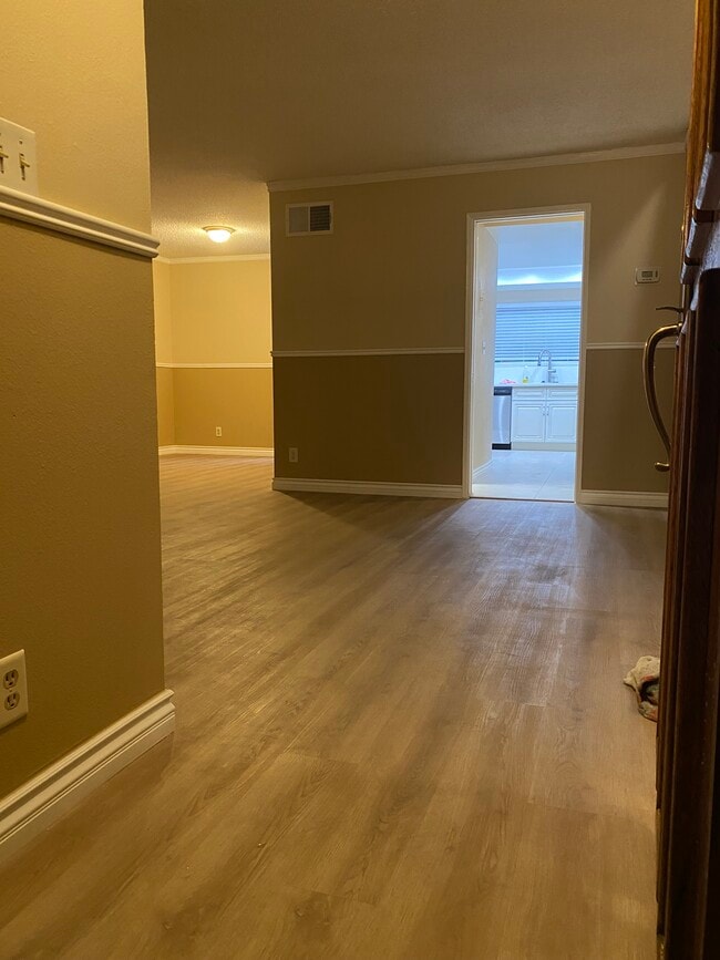 Building Photo - 13211 Vanowen St