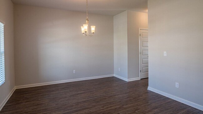 Building Photo - 308 Geranium St