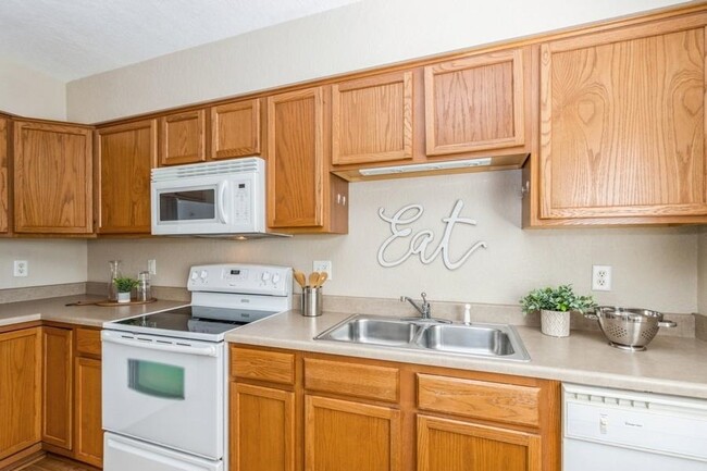 Building Photo - 300 Grandview Ct