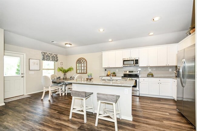 Building Photo - 106 Elm