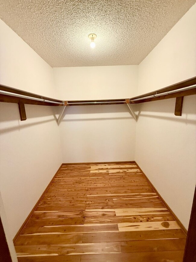 Building Photo - 6840 Delmonico Dr