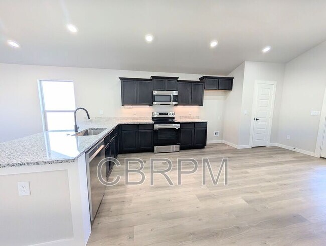 Building Photo - 3220 Cottonwood Ave