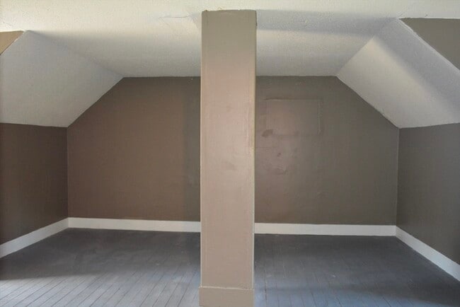Building Photo - 100 Springfield St