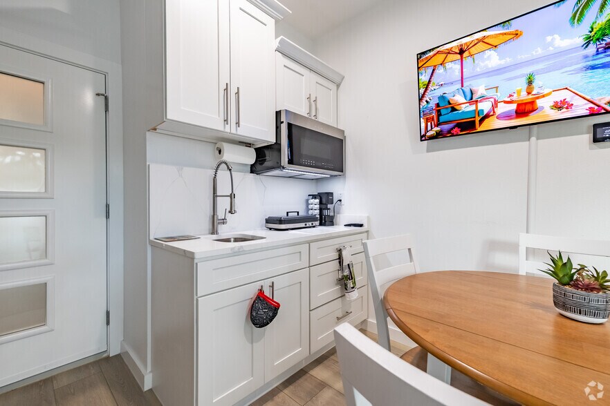 1BR, 1BA - 400SF - Kitchen - 5:30 O Clock-Brand New Luxury Apartments