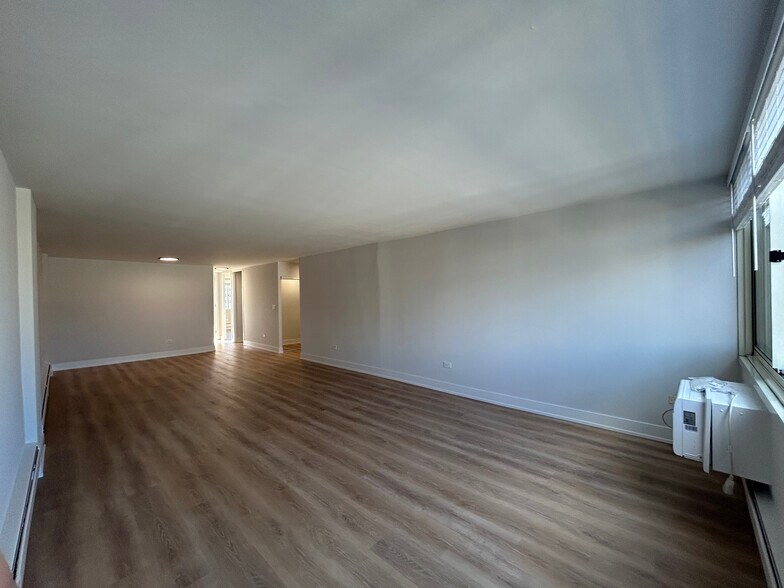 Building Photo - 1350 N Dearborn St