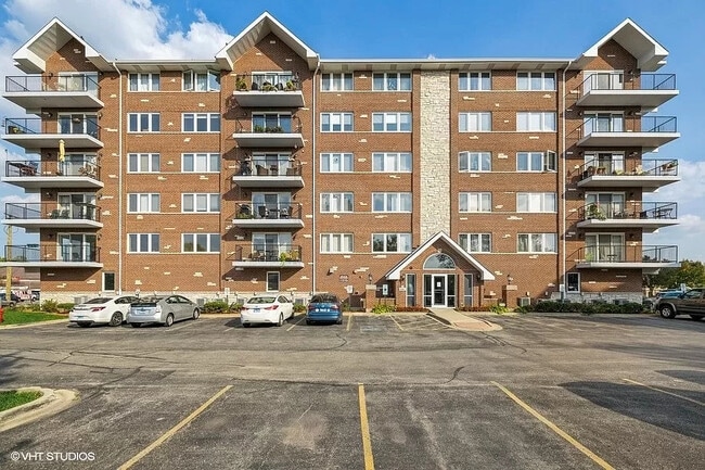 Building Photo - 8010 Riverwalk Dr