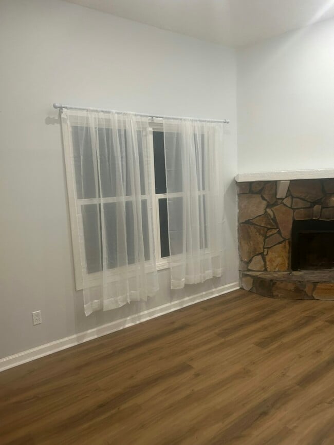 Building Photo - 1230 Hanover Pl