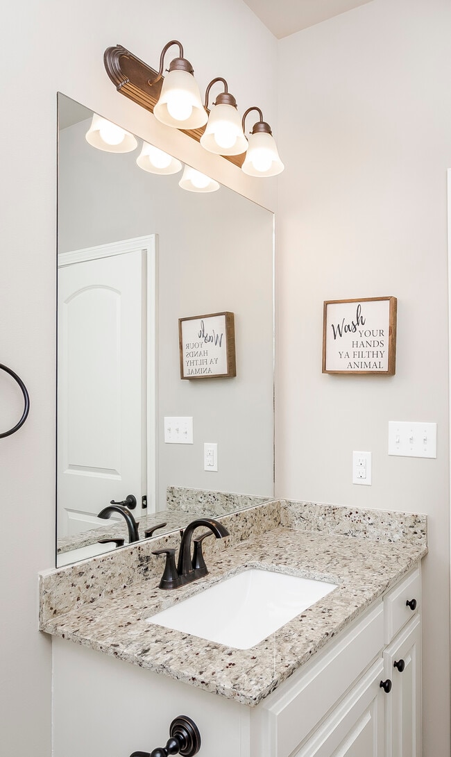 Building Photo - 2948 S Roth Ave