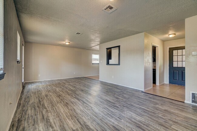 Building Photo - 3 Bed 1.5 Bath Norman