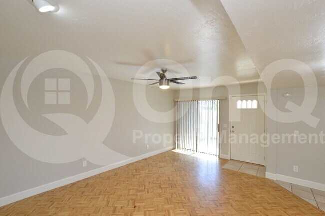 Building Photo - 850 S River Dr