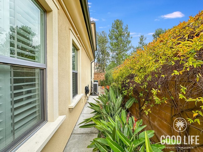 Building Photo - Stunning 3Bd/3.5Ba Home in Irvine w/Large Patio, Modern Design and 2 Master Suites!